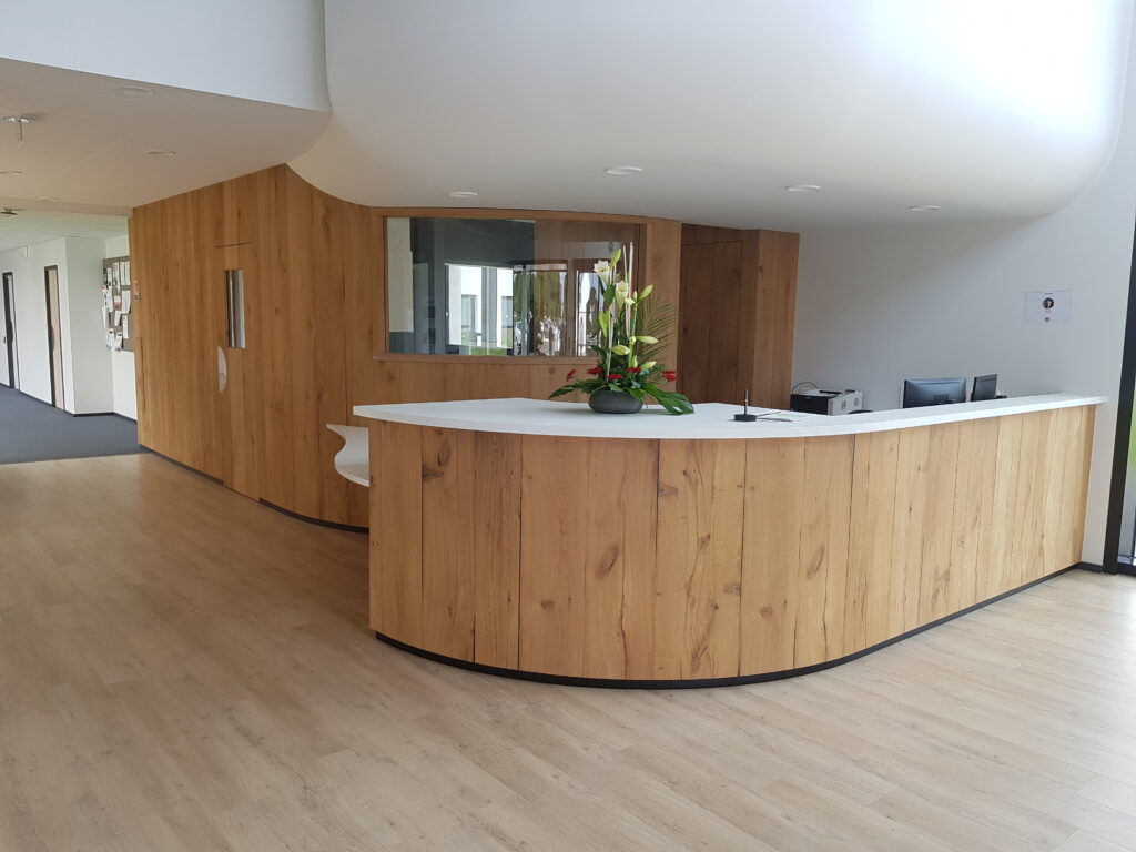 Espaces tertiaires, meuble accueil, Tual Agencement, Pluemelin, Morbihan